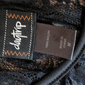 🔥DO NOT BUY 🔥TRADED with @lovemealways86🔥Day Trip Cold shoulder lace shirt